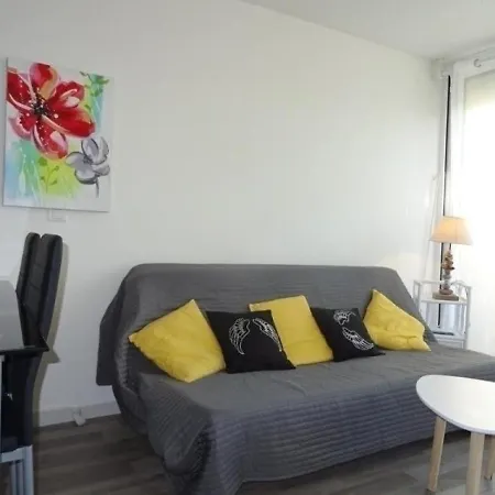Palavas-Les-Flots : T2 Cabine Climatise En Rdj Avec Piscine Et Parking, A 400M De La Plage - Fr-1-559-4