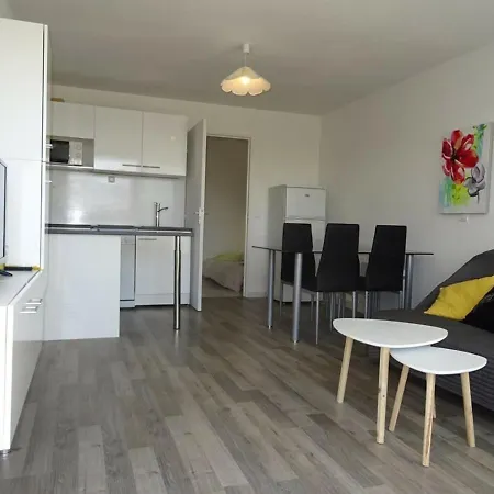 Palavas-Les-Flots : T2 Cabine Climatise En Rdj Avec Piscine Et Parking, A 400M De La Plage Apartmán